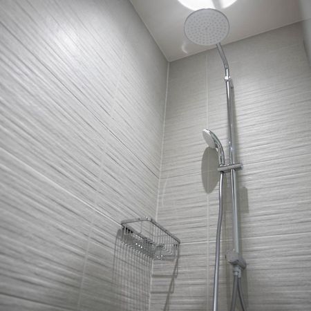 Modern Apartment Not Far From The Beach Paphos Bagian luar foto