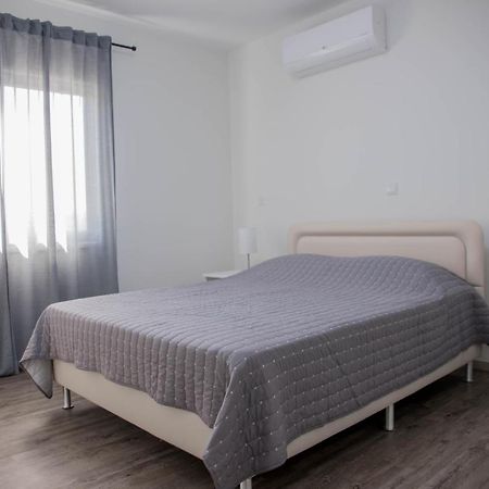 Modern Apartment Not Far From The Beach Paphos Bagian luar foto